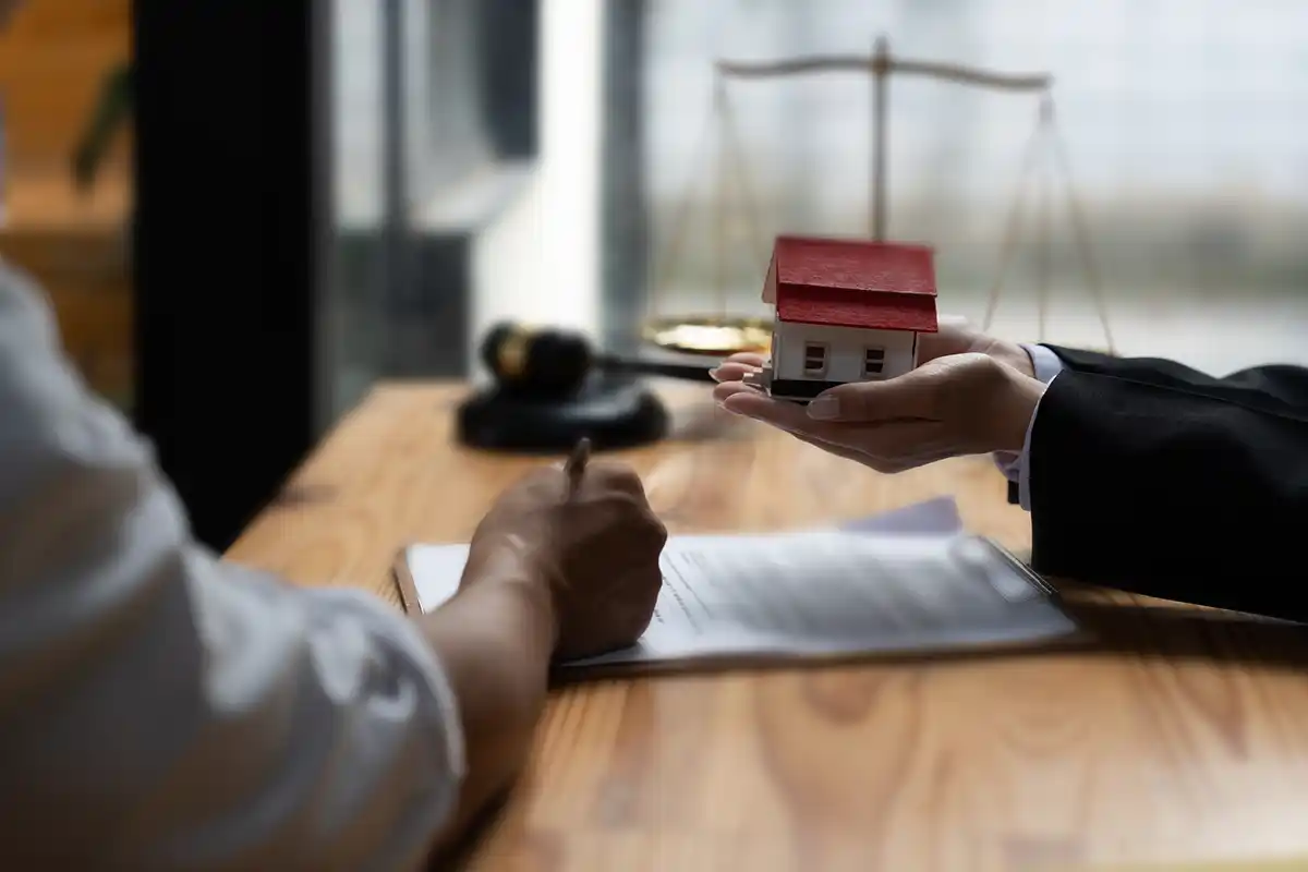 Maklervertrag: Was steht drin und worauf muss ich achten?